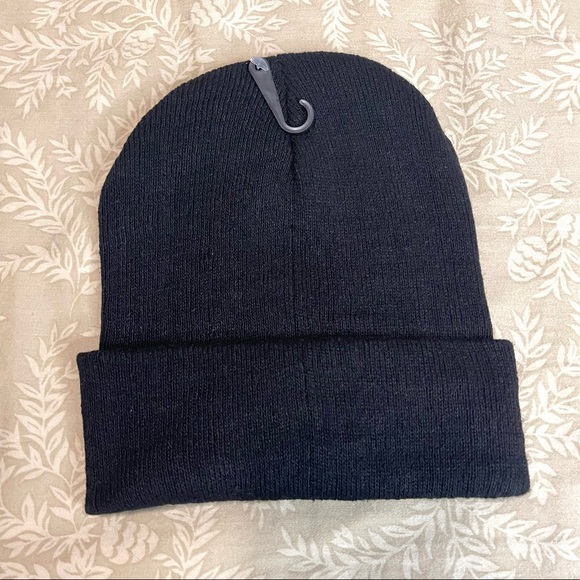 A set of two mid-wight beanies - Picture 2 of 3